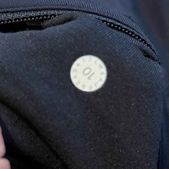 Lululemon navy blue athletic crops - Picture 5 of 5